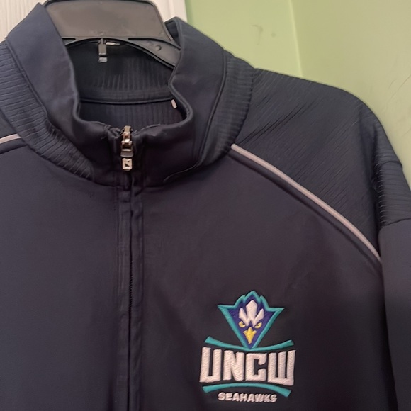 UNC Wilmington Seahawks Navy Men’s Pullover jacket - Picture 4 of 5
